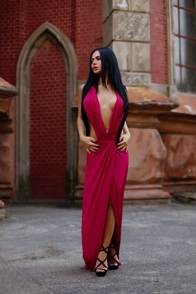 Экстравагантная красавица с загадочностью в глазах приглашает в сказочный мир соблазна. Позволь себе немного беззаботности и наслаждения! 19084, 23 года